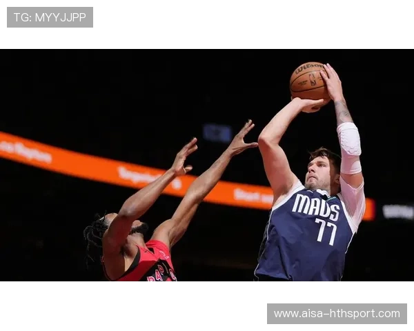 东契奇背身中投轻松命中,独行侠继续加速